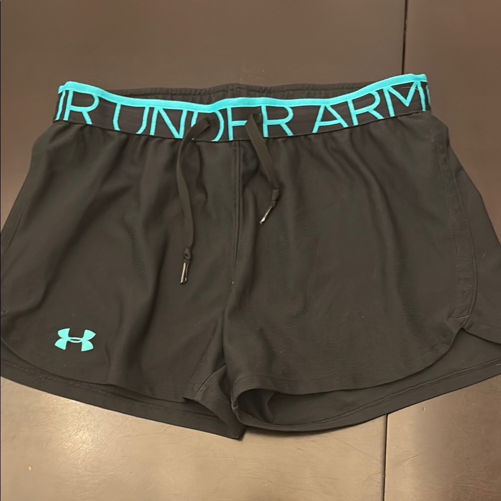 Women’s under armour shorts size medium